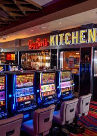 Dealer baccarat di studio becak 4d menjelaskan aturan permainan